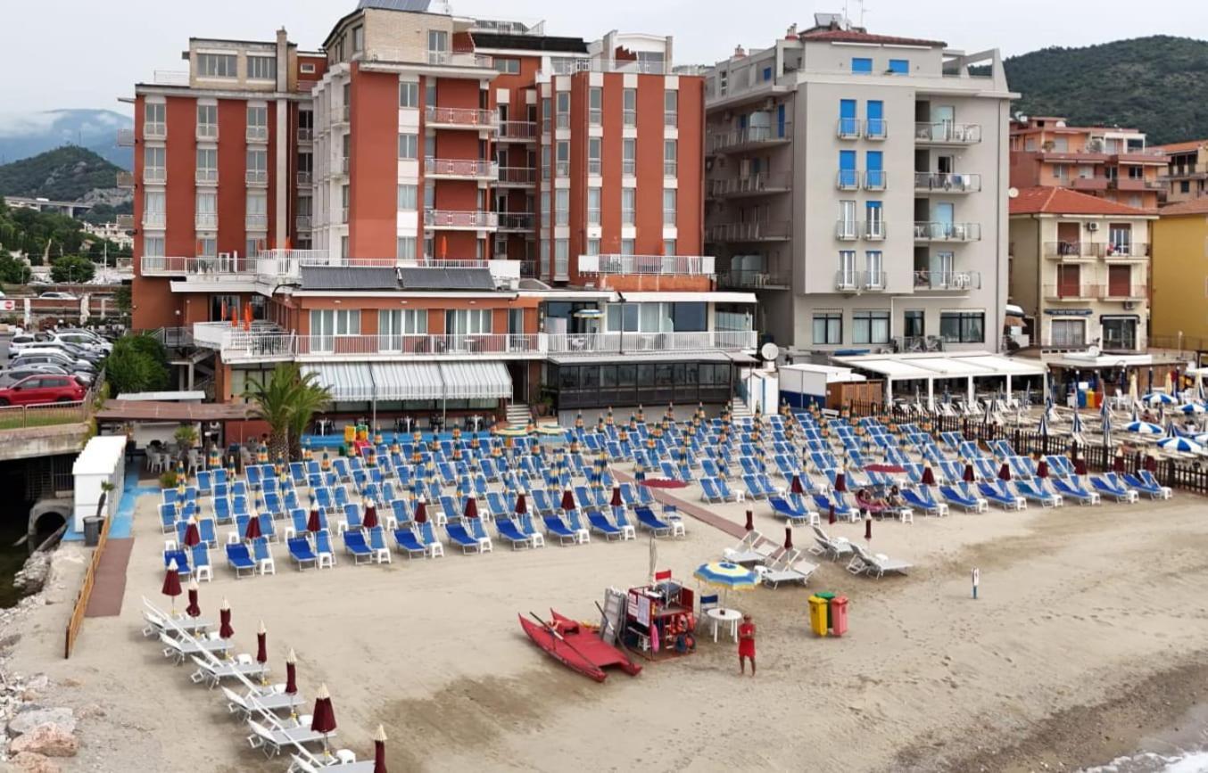 Hotel & Residence Stella Maris Pietra Ligure Exterior foto